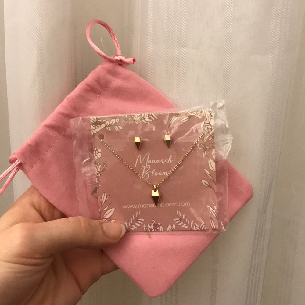 5/$30 Earrings and Necklace Set! (Counts as 2)